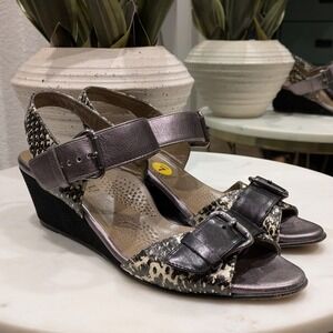 Anyi Lu Wedge Sandals Size 38 Metallic Pewter Snake Print Buckle Italian Leather